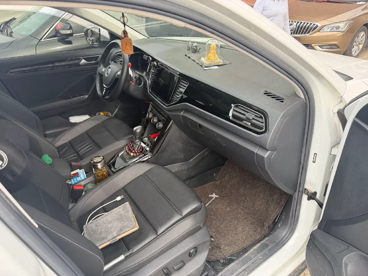 2022 Volkswagen T-Roc 1.4T 150HP L4 7DCT,autocango,china used car exporter,china ev exporter,chinese used car exporter,chinese used ev exporter