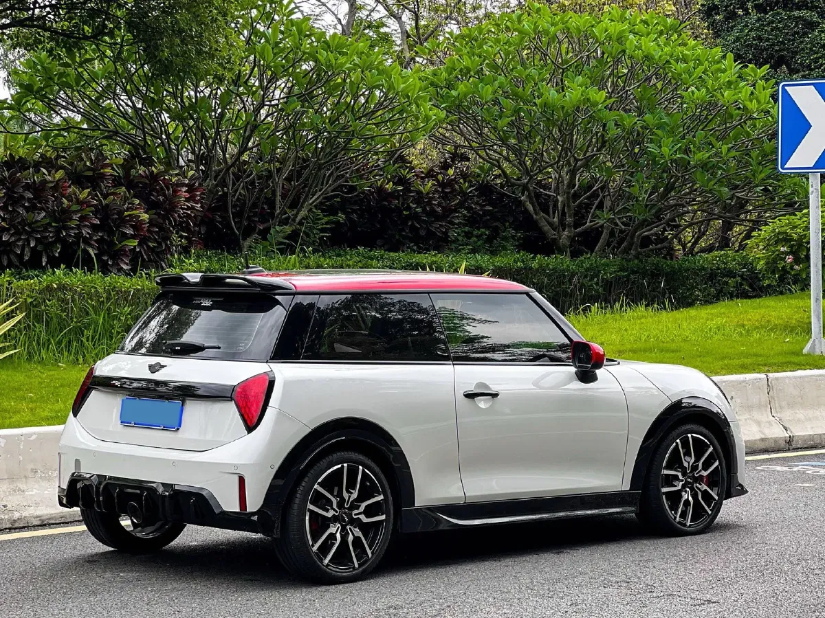 2025 MINI JCW 2.0T 231HP L4 7DCT,autocango,china used car exporter,china ev exporter,chinese used car exporter,chinese used ev exporter