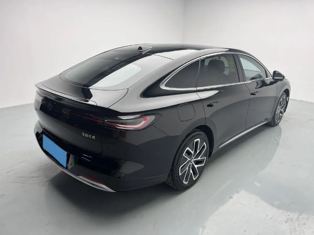 2025 BaoJun XiangJing 1.5T 143HP L4 1DHT PHEV,autocango,china used car exporter,china ev exporter,chinese used car exporter,chinese used ev exporter
