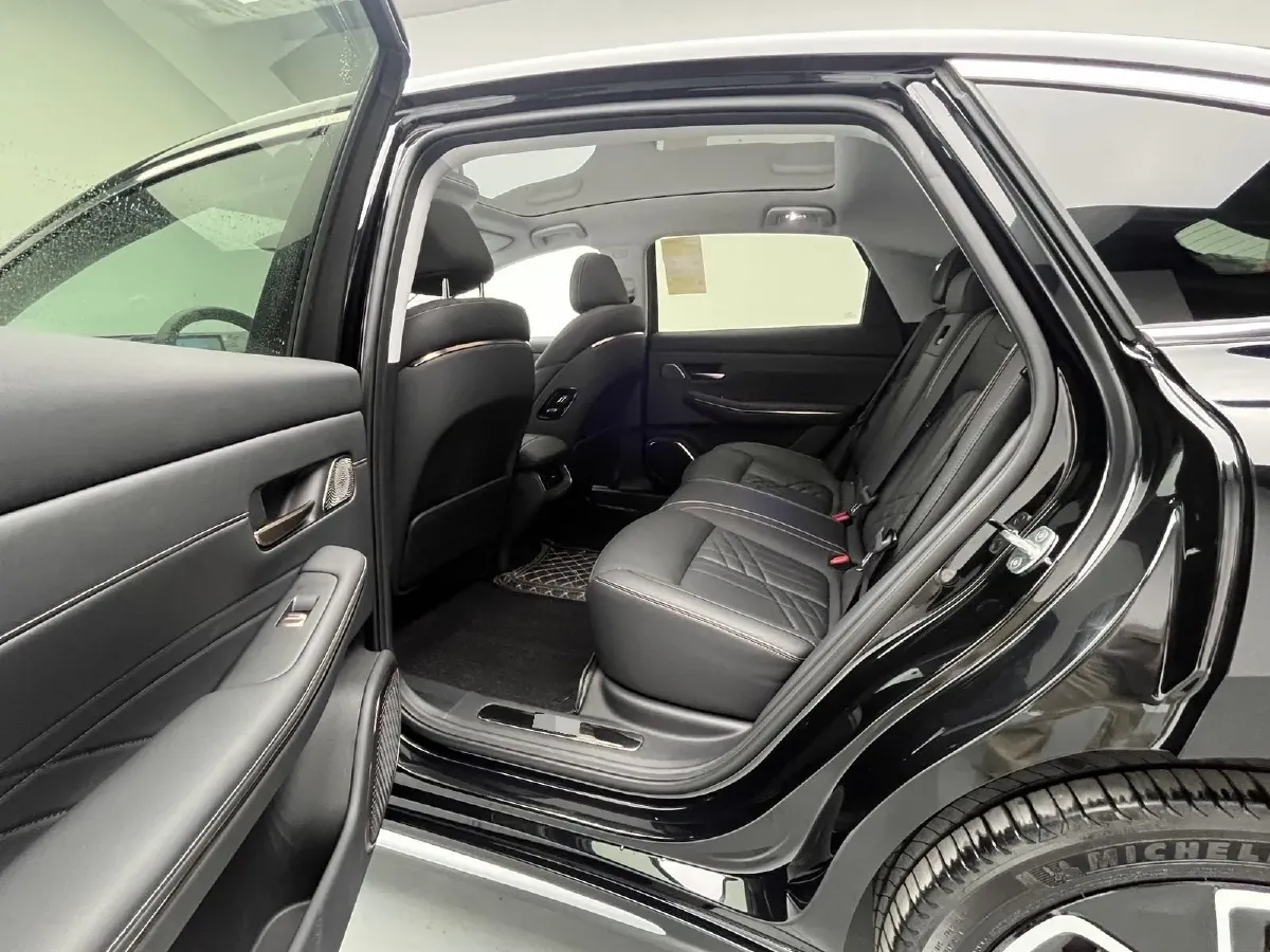 2025 BaoJun XiangJing 1.5T 143HP L4 1DHT PHEV,autocango,china used car exporter,china ev exporter,chinese used car exporter,chinese used ev exporter