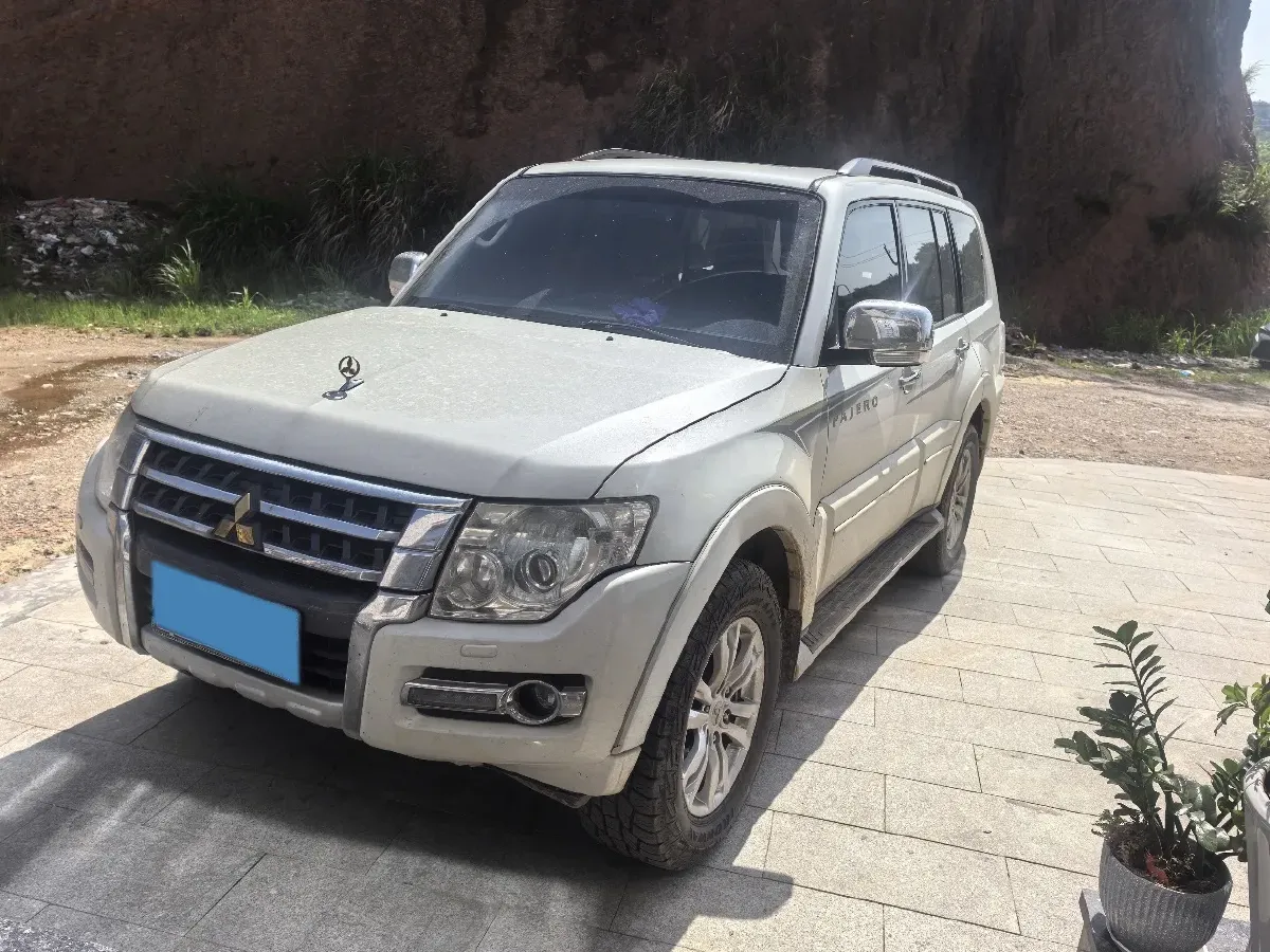2018 Mitsubishi Pajero 3.0L 174HP V6 5AT,autocango,china used car exporter,china ev exporter,chinese used car exporter,chinese used ev exporter