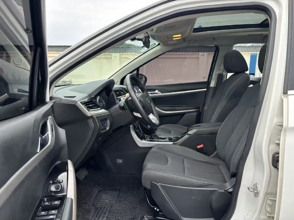 2018 HaiMa S5 Young Edition 1.6L 122HP L4 CVT,autocango,china used car exporter,china ev exporter,chinese used car exporter,chinese used ev exporter