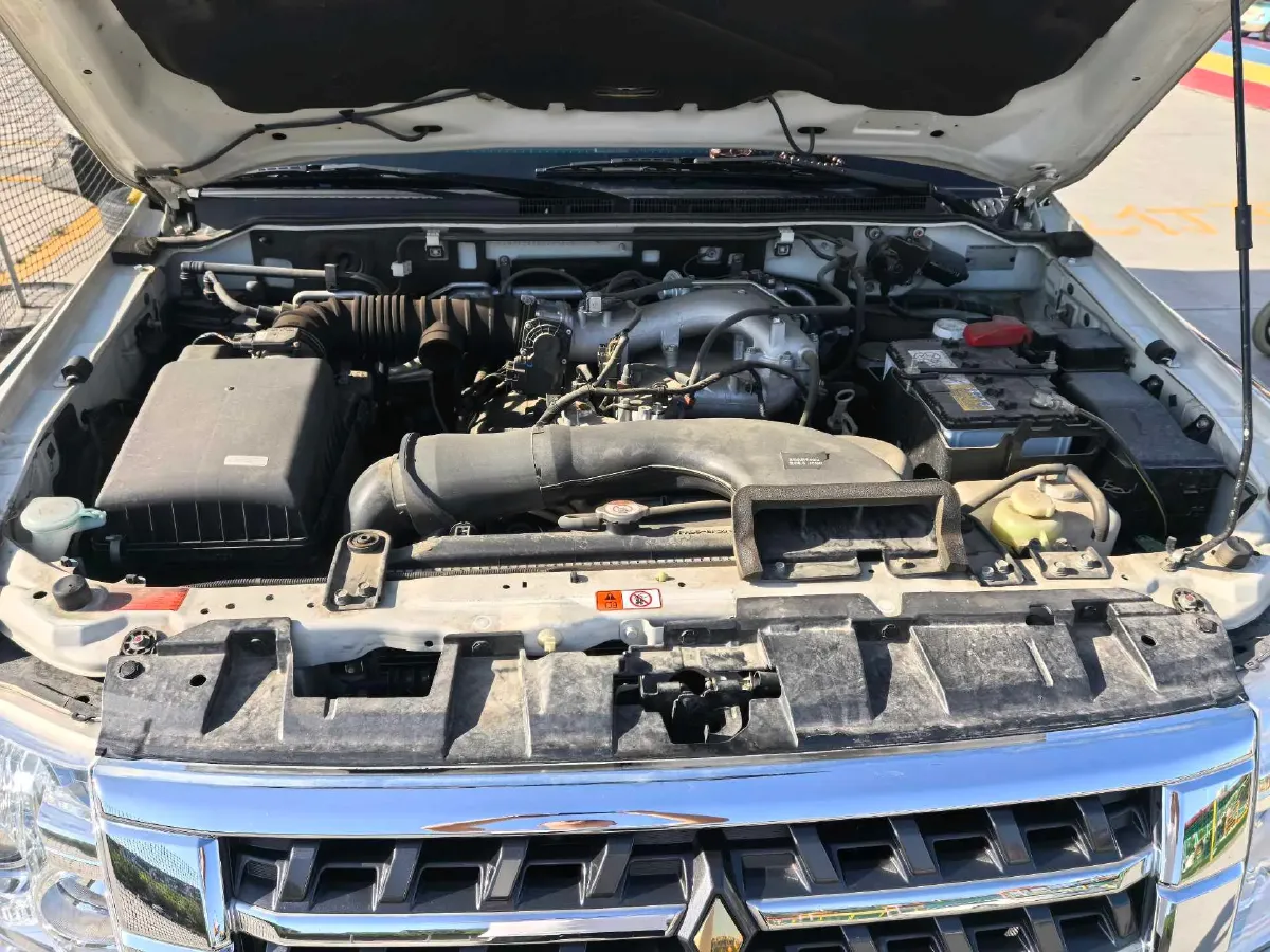 2020 Mitsubishi Pajero 3.0L 174HP V6 5AT,autocango,china used car exporter,china ev exporter,chinese used car exporter,chinese used ev exporter
