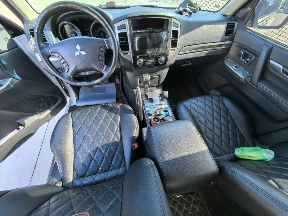 2020 Mitsubishi Pajero 3.0L 174HP V6 5AT,autocango,china used car exporter,china ev exporter,chinese used car exporter,chinese used ev exporter