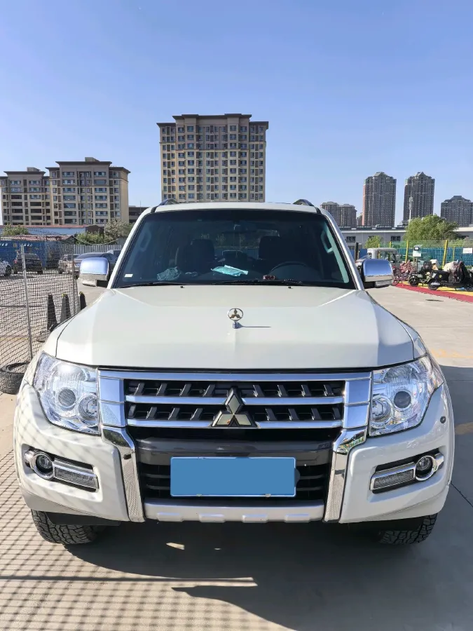 2020 Mitsubishi Pajero 3.0L 174HP V6 5AT,autocango,china used car exporter,china ev exporter,chinese used car exporter,chinese used ev exporter