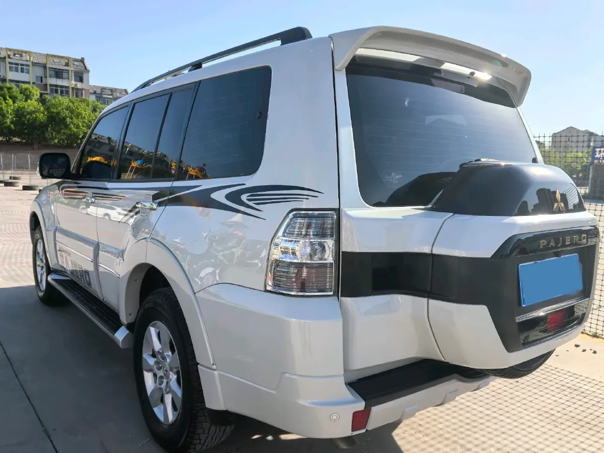 2020 Mitsubishi Pajero 3.0L 174HP V6 5AT,autocango,china used car exporter,china ev exporter,chinese used car exporter,chinese used ev exporter
