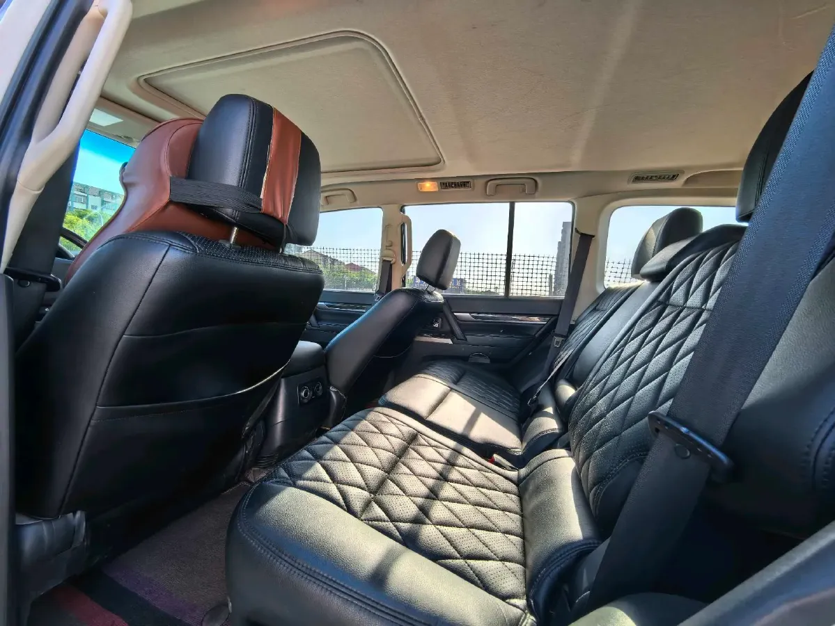 2020 Mitsubishi Pajero 3.0L 174HP V6 5AT,autocango,china used car exporter,china ev exporter,chinese used car exporter,chinese used ev exporter