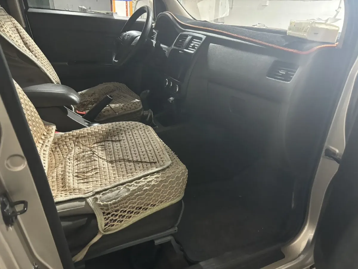 2018 WuLing RongGuang V 1.5L 112HP L4 5MT,autocango,china used car exporter,china ev exporter,chinese used car exporter,chinese used ev exporter