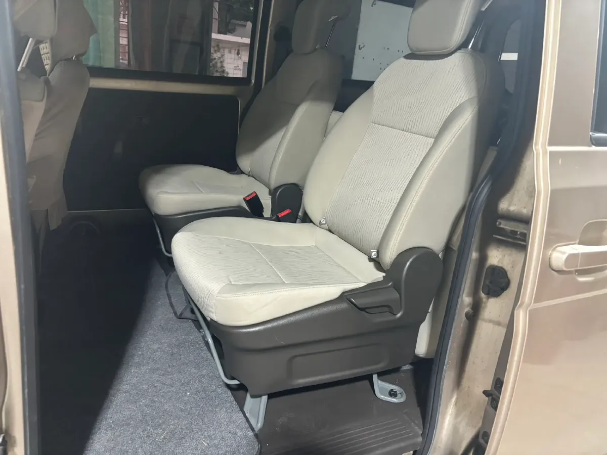 2018 WuLing RongGuang V 1.5L 112HP L4 5MT,autocango,china used car exporter,china ev exporter,chinese used car exporter,chinese used ev exporter