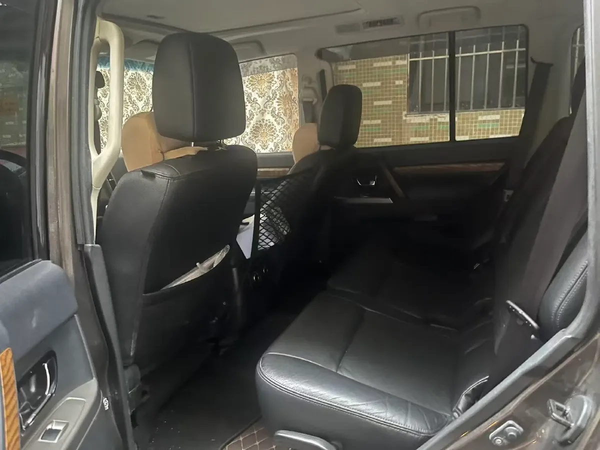 2016 Mitsubishi Pajero 3.0L 174HP V6 5AT,autocango,china used car exporter,china ev exporter,chinese used car exporter,chinese used ev exporter