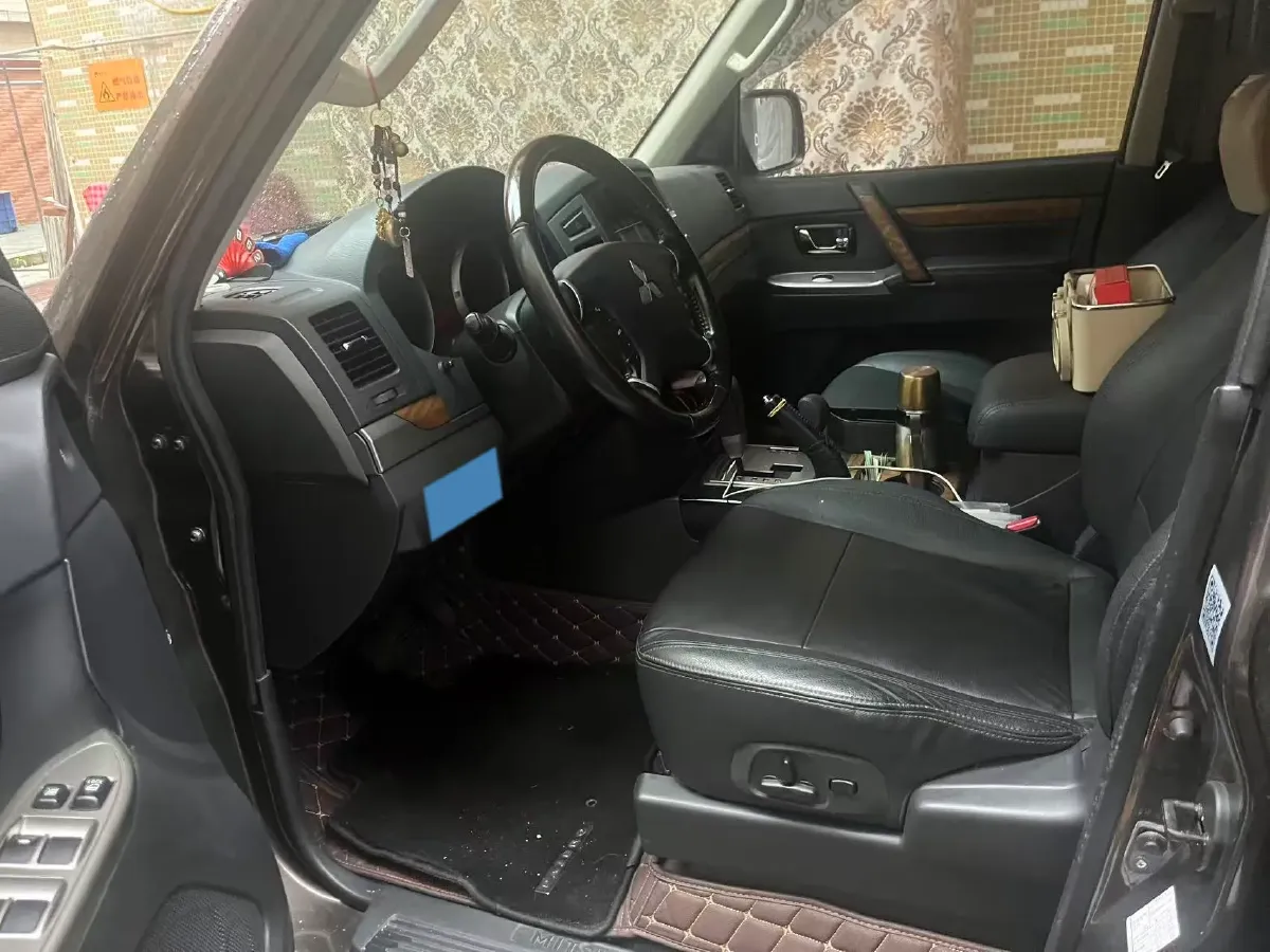 2016 Mitsubishi Pajero 3.0L 174HP V6 5AT,autocango,china used car exporter,china ev exporter,chinese used car exporter,chinese used ev exporter