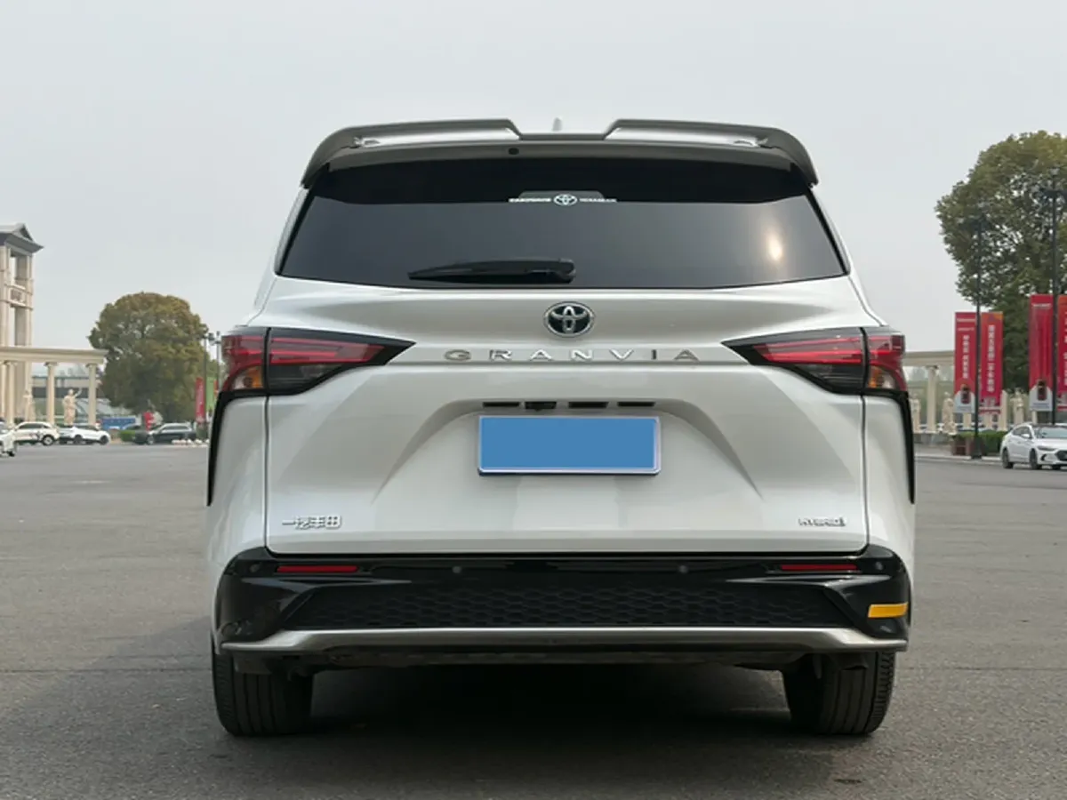 2023 Toyota Granvia 2.5L 189HP L4 E-CVT Hybrid,autocango,china used car exporter,china ev exporter,chinese used car exporter,chinese used ev exporter