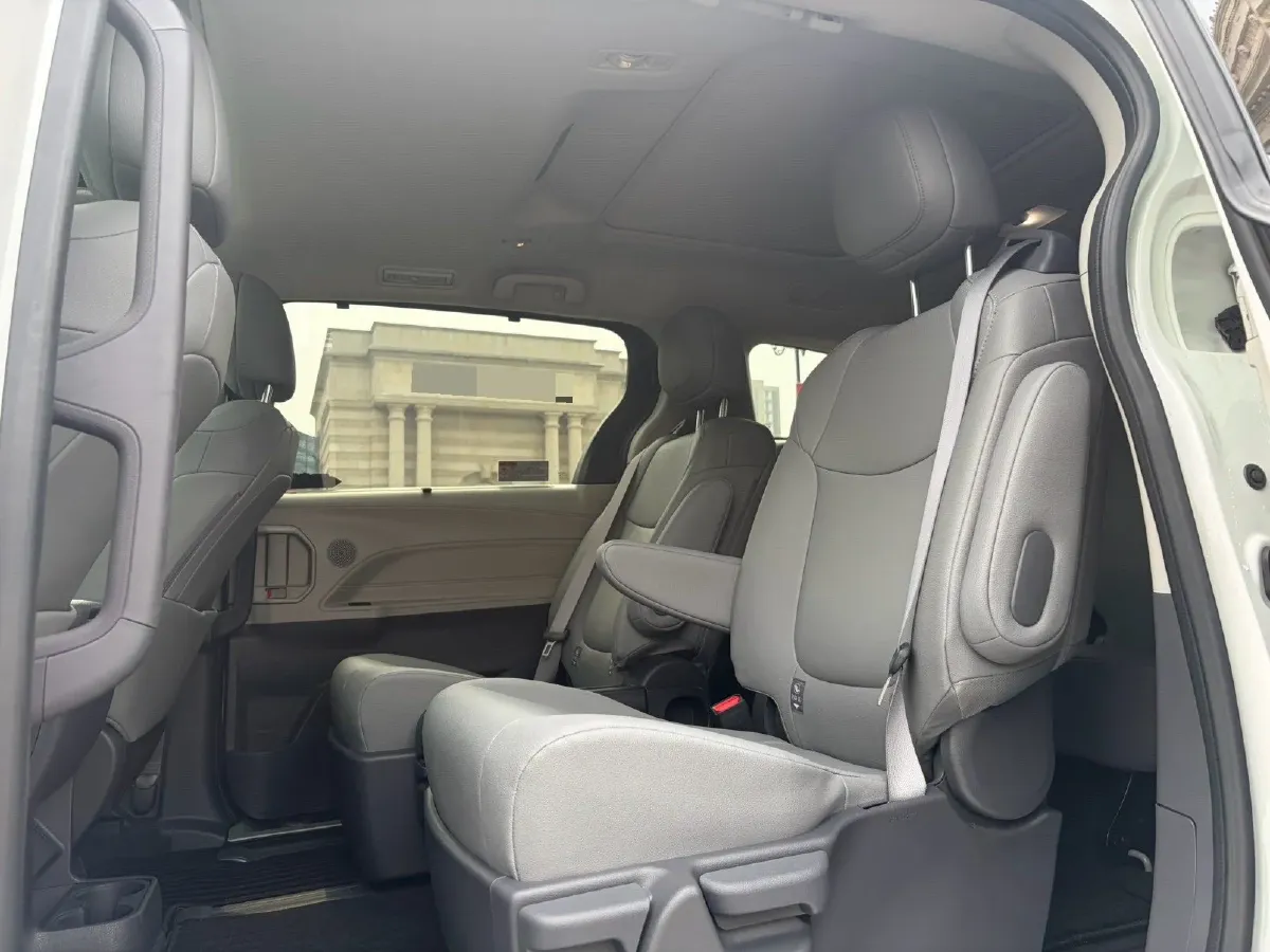 2023 Toyota Granvia 2.5L 189HP L4 E-CVT Hybrid,autocango,china used car exporter,china ev exporter,chinese used car exporter,chinese used ev exporter