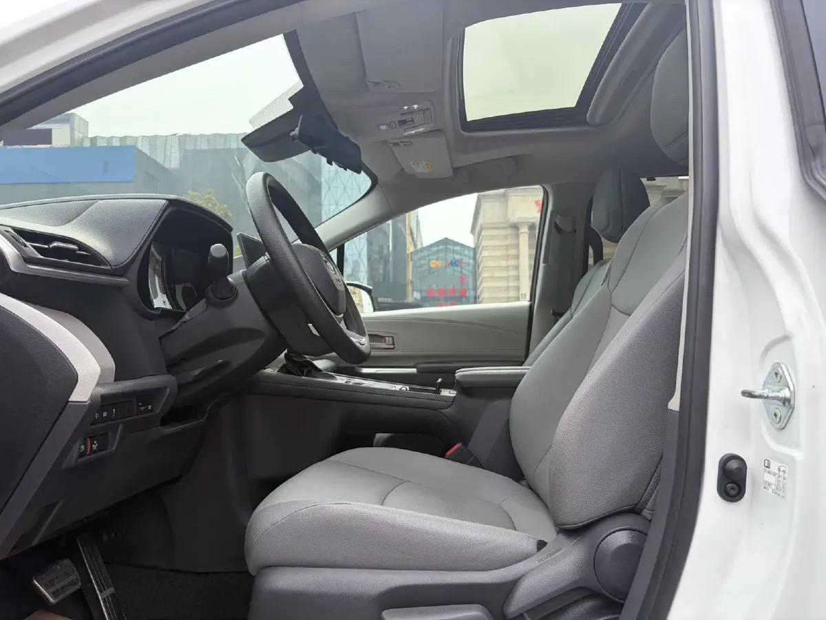 2023 Toyota Granvia 2.5L 189HP L4 E-CVT Hybrid,autocango,china used car exporter,china ev exporter,chinese used car exporter,chinese used ev exporter
