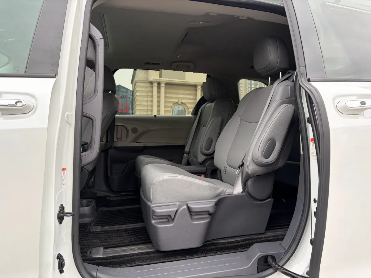 2024 Toyota Granvia 2.5L 189HP L4 E-CVT Hybrid,autocango,china used car exporter,china ev exporter,chinese used car exporter,chinese used ev exporter