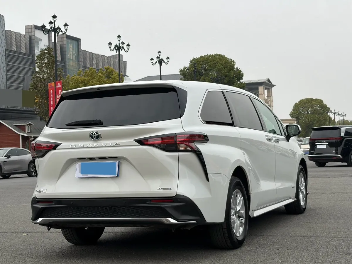 2024 Toyota Granvia 2.5L 189HP L4 E-CVT Hybrid,autocango,china used car exporter,china ev exporter,chinese used car exporter,chinese used ev exporter