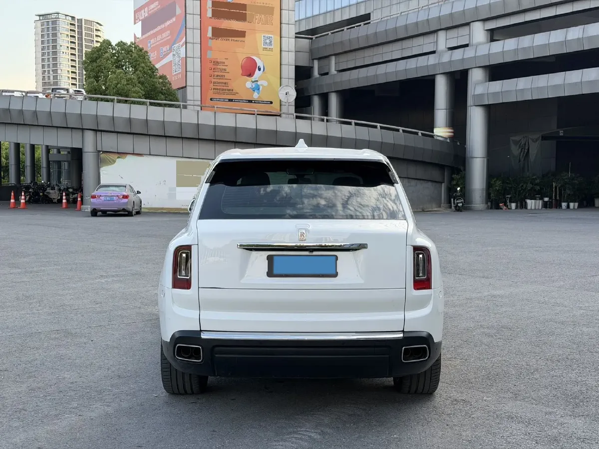 2018 Rolls-Royce Cullinan 6.7T 571HP V12 8AT,autocango,china used car exporter,china ev exporter,chinese used car exporter,chinese used ev exporter