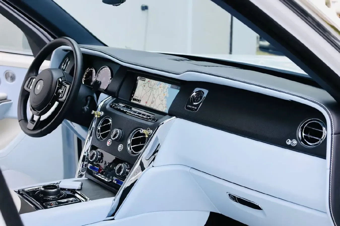 2018 Rolls-Royce Cullinan 6.7T 571HP V12 8AT,autocango,china used car exporter,china ev exporter,chinese used car exporter,chinese used ev exporter