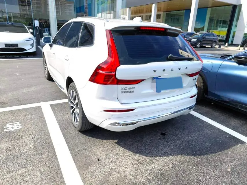 2023 Volvo XC60 2.0T 250HP L4 8AT,autocango,china used car exporter,china ev exporter,chinese used car exporter,chinese used ev exporter