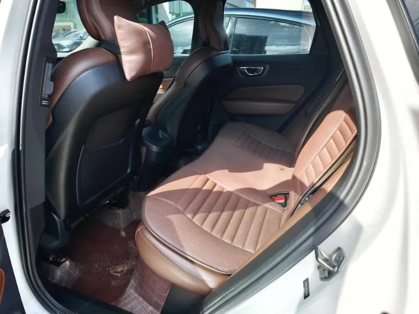 2023 Volvo XC60 2.0T 250HP L4 8AT,autocango,china used car exporter,china ev exporter,chinese used car exporter,chinese used ev exporter