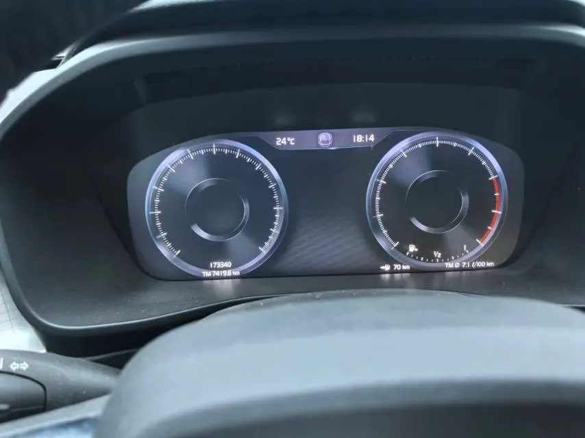 2020 Volvo XC40 1.5T 163HP L3 8AT,autocango,china used car exporter,china ev exporter,chinese used car exporter,chinese used ev exporter