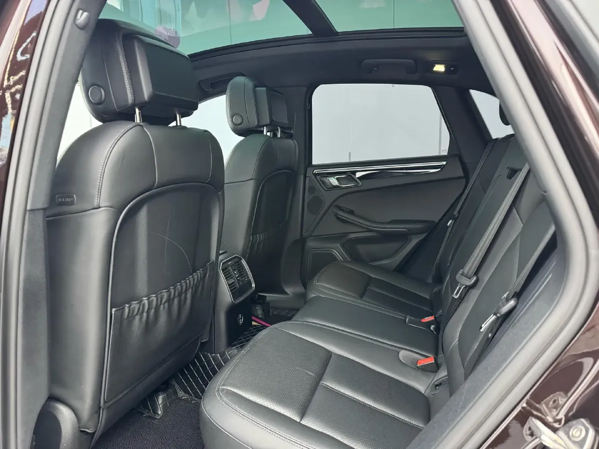 2022 Porsche Macan 2.0T 265HP L4 7DCT,autocango,china used car exporter,china ev exporter,chinese used car exporter,chinese used ev exporter