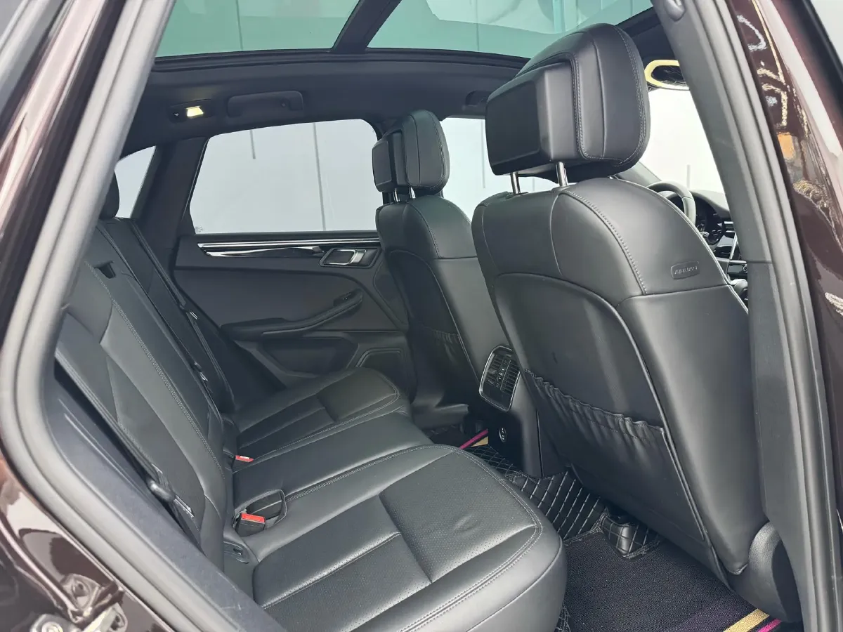 2022 Porsche Macan 2.0T 265HP L4 7DCT,autocango,china used car exporter,china ev exporter,chinese used car exporter,chinese used ev exporter