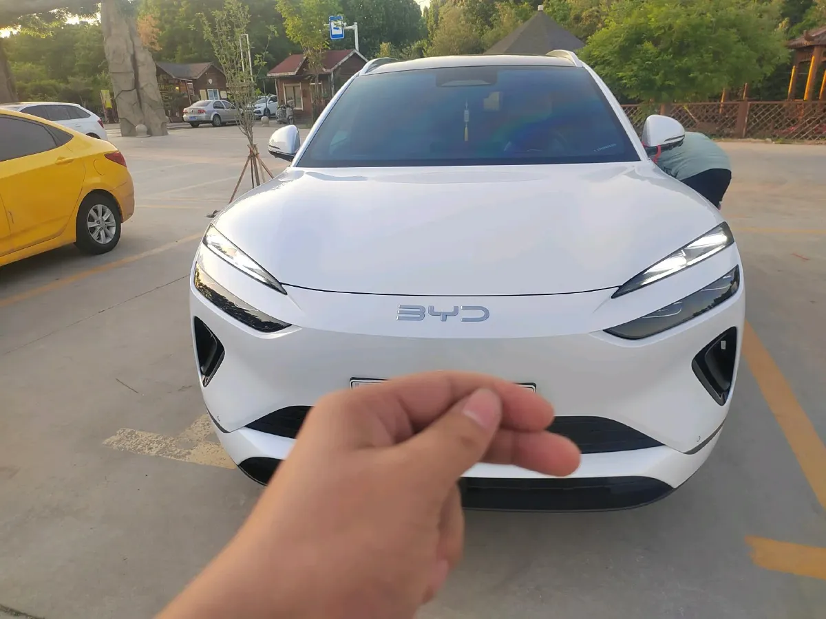 2025 LanDian E5 PLUS 1.5L 95HP L4 E-CVT PHEV,autocango,china used car exporter,china ev exporter,chinese used car exporter,chinese used ev exporter