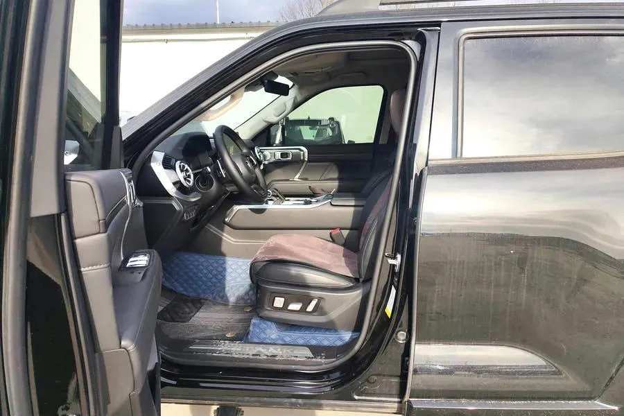 2024 Tank 400 2.0T 252HP L4 9AT PHEV 36.7/37.1KWH,autocango,china used car exporter,china ev exporter,chinese used car exporter,chinese used ev exporter