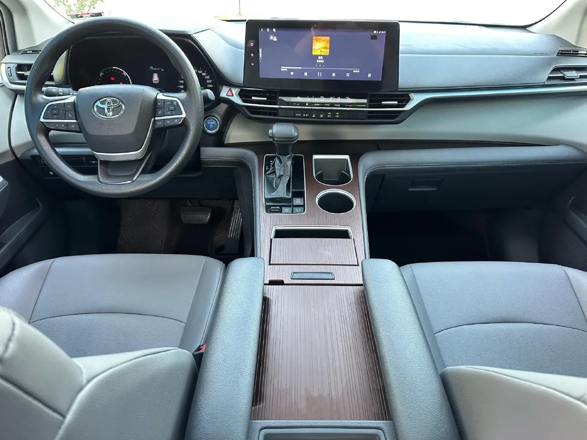 2024 Toyota Granvia 2.5L 189HP L4 E-CVT Hybrid,autocango,china used car exporter,china ev exporter,chinese used car exporter,chinese used ev exporter