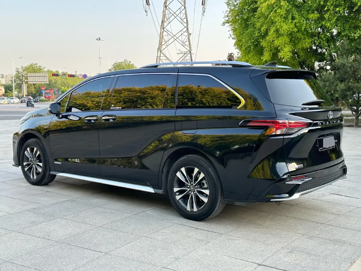 2024 Toyota Granvia 2.5L 189HP L4 E-CVT Hybrid,autocango,china used car exporter,china ev exporter,chinese used car exporter,chinese used ev exporter