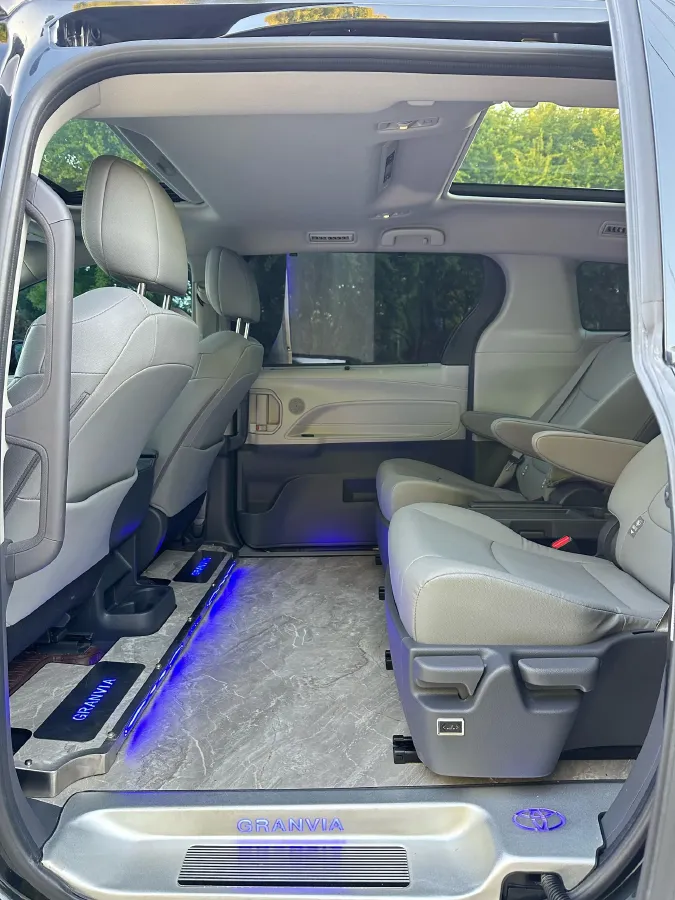 2024 Toyota Granvia 2.5L 189HP L4 E-CVT Hybrid,autocango,china used car exporter,china ev exporter,chinese used car exporter,chinese used ev exporter