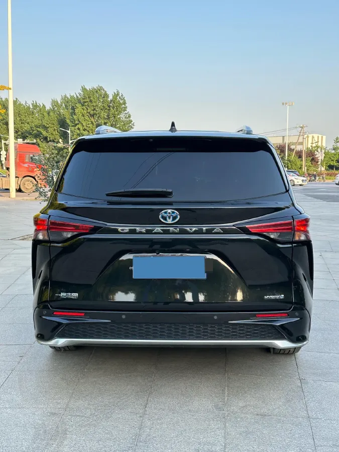 2024 Toyota Granvia 2.5L 189HP L4 E-CVT Hybrid,autocango,china used car exporter,china ev exporter,chinese used car exporter,chinese used ev exporter