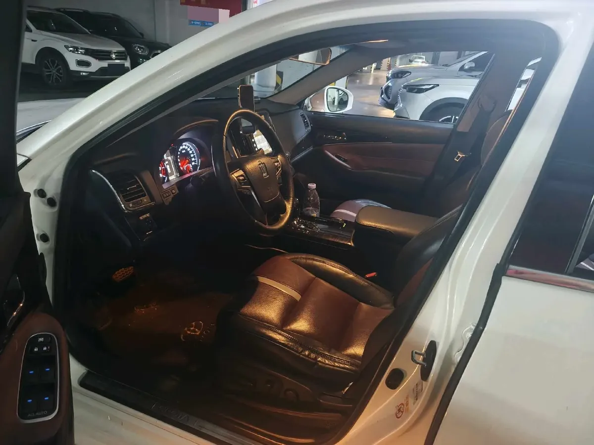 2017 Toyota Crown 2.0T 235HP L4 8AT,autocango,china used car exporter,china ev exporter,chinese used car exporter,chinese used ev exporter