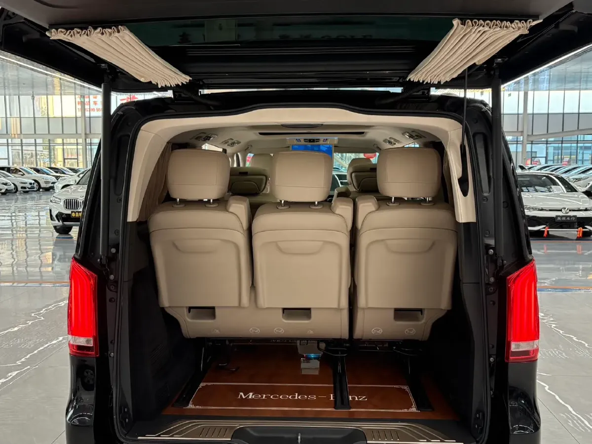 2021 Mercedes-Benz V Class 2.0T 211HP L4 9AT,autocango,china used car exporter,china ev exporter,chinese used car exporter,chinese used ev exporter