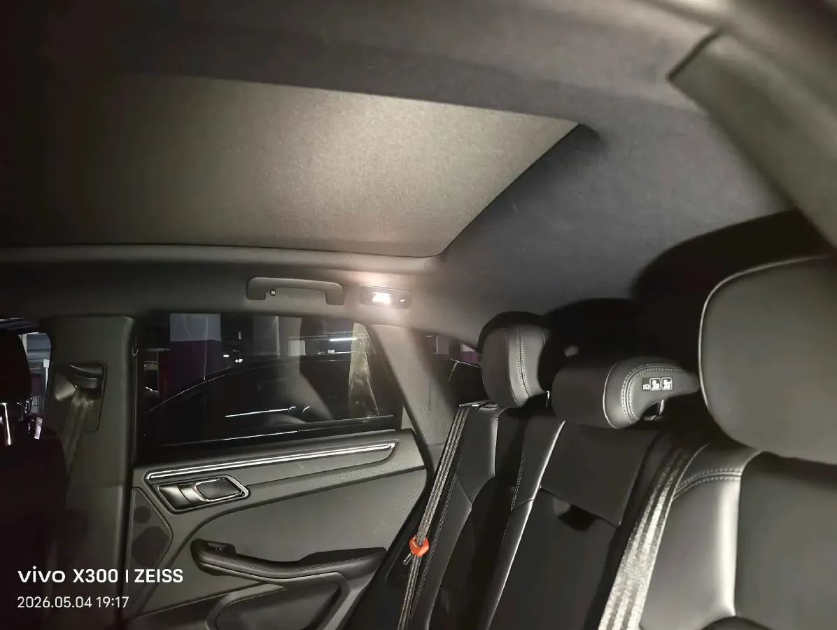 2023 Porsche Macan 2.0T 265HP L4 7DCT,autocango,china used car exporter,china ev exporter,chinese used car exporter,chinese used ev exporter