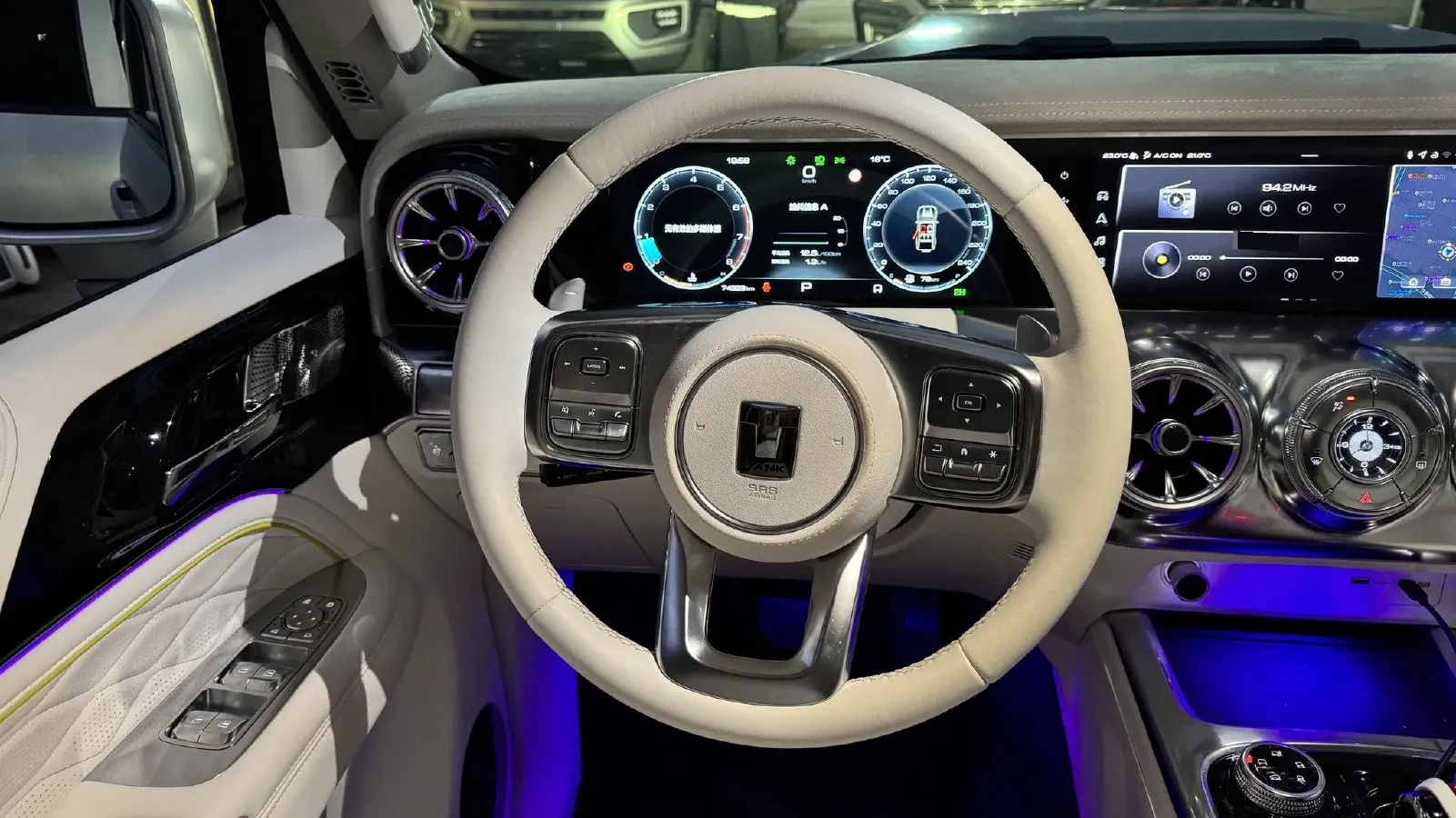 2021 Cyberspace 300 2.0T 227HP L4 8AT,autocango,china used car exporter,china ev exporter,chinese used car exporter,chinese used ev exporter