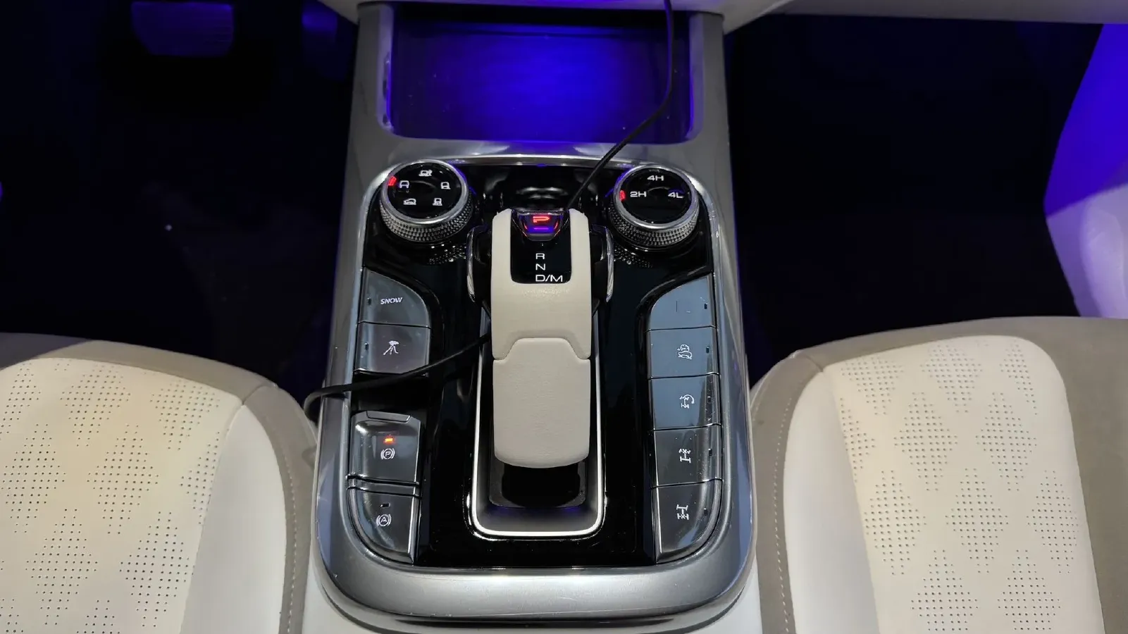 2021 Cyberspace 300 2.0T 227HP L4 8AT,autocango,china used car exporter,china ev exporter,chinese used car exporter,chinese used ev exporter