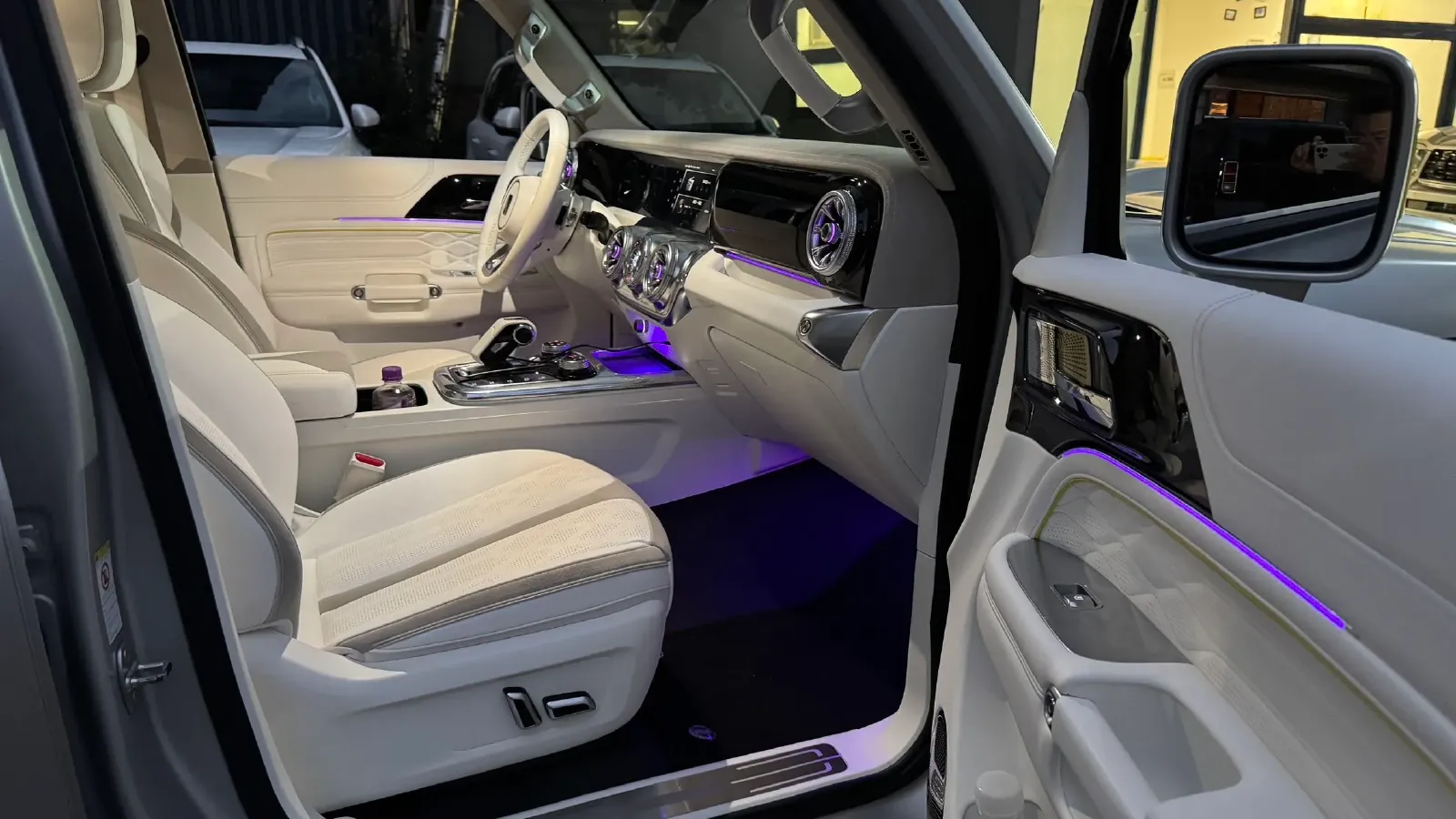 2021 Cyberspace 300 2.0T 227HP L4 8AT,autocango,china used car exporter,china ev exporter,chinese used car exporter,chinese used ev exporter
