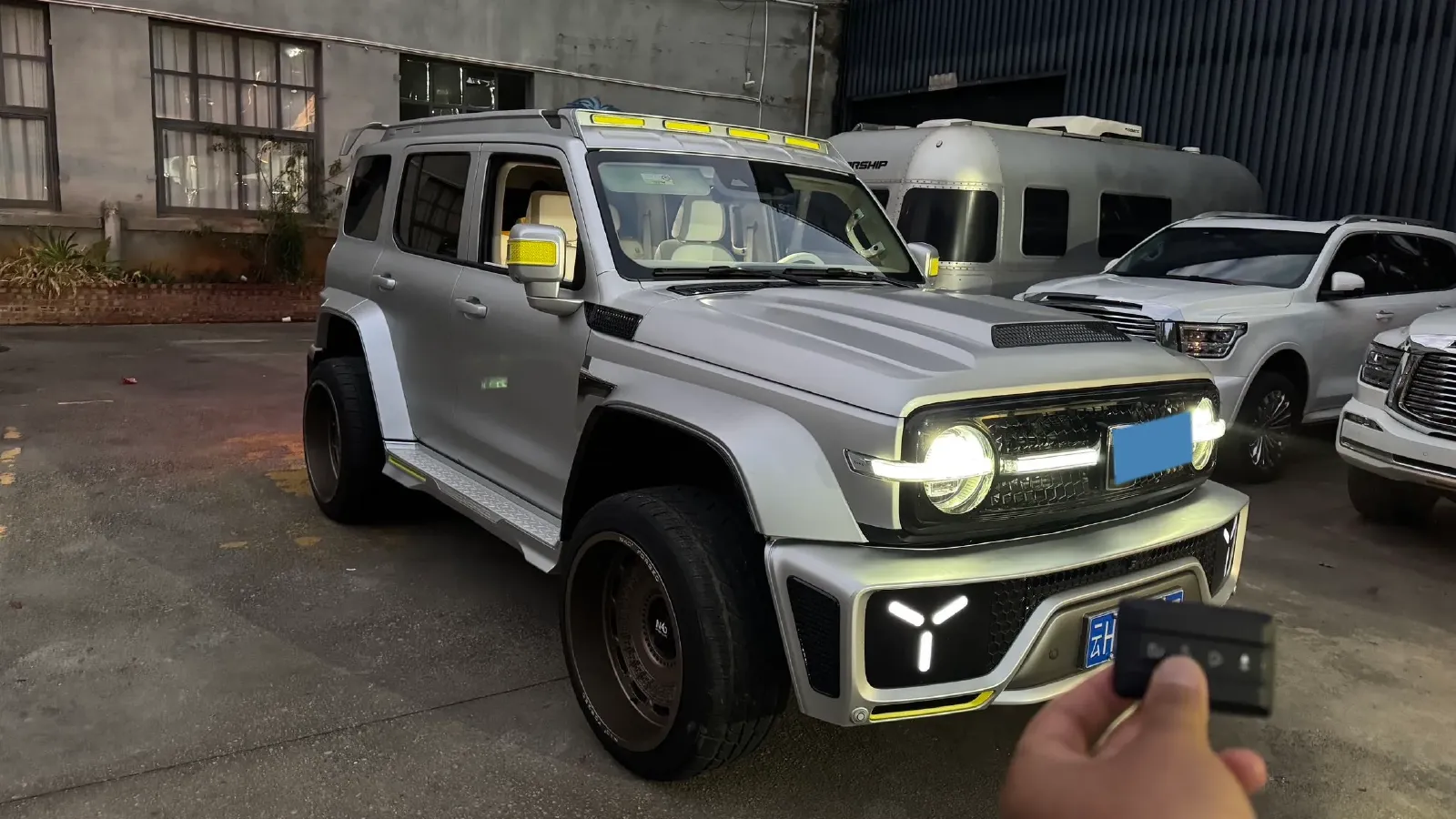 2021 Cyberspace 300 2.0T 227HP L4 8AT,autocango,china used car exporter,china ev exporter,chinese used car exporter,chinese used ev exporter