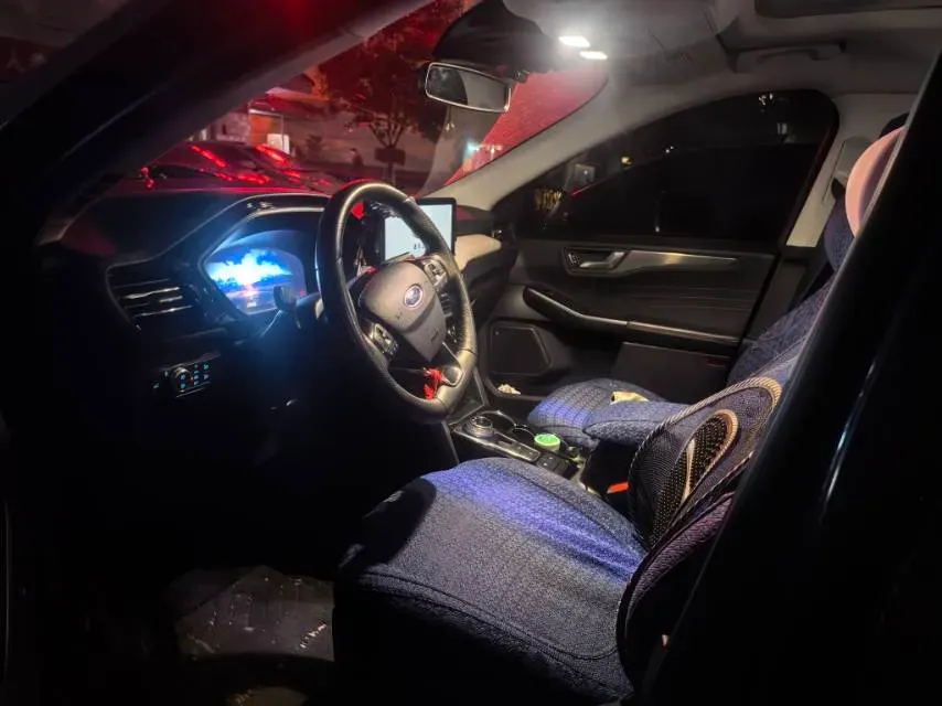 2020 Ford Escape 2.0T 248HP L4 8AT,autocango,china used car exporter,china ev exporter,chinese used car exporter,chinese used ev exporter