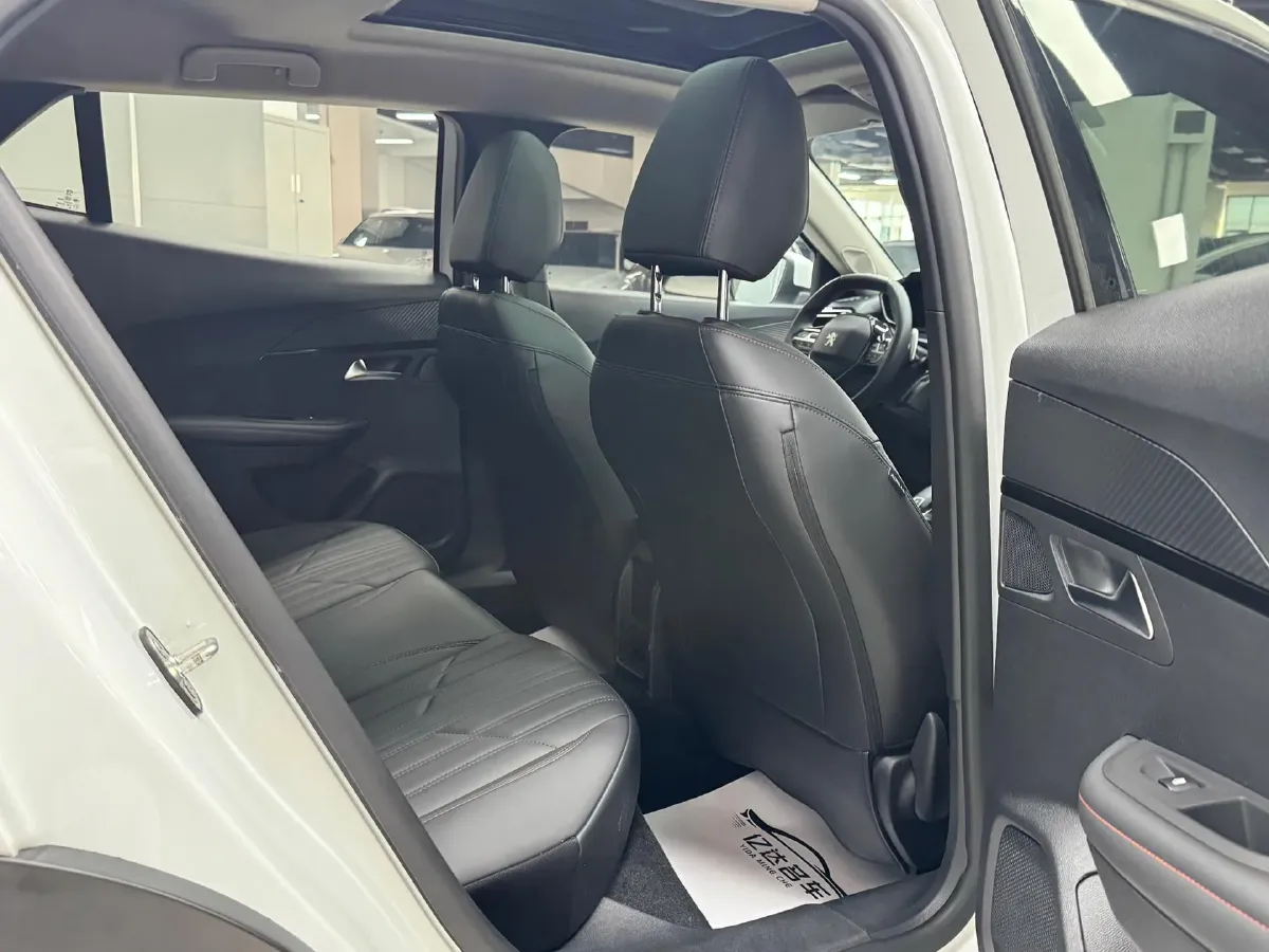2022 Peugeot 2008 1.2T 136HP L3 6DCT,autocango,china used car exporter,china ev exporter,chinese used car exporter,chinese used ev exporter