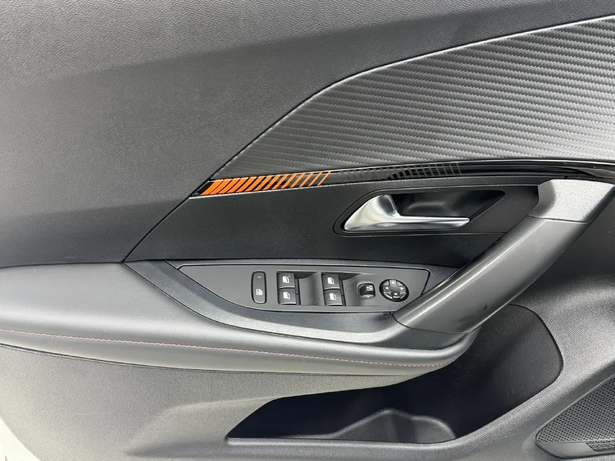 2022 Peugeot 2008 1.2T 136HP L3 6DCT,autocango,china used car exporter,china ev exporter,chinese used car exporter,chinese used ev exporter