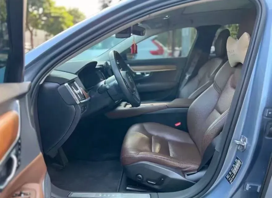 2020 Volvo S90 2.0T 254HP L4 8AT,autocango,china used car exporter,china ev exporter,chinese used car exporter,chinese used ev exporter