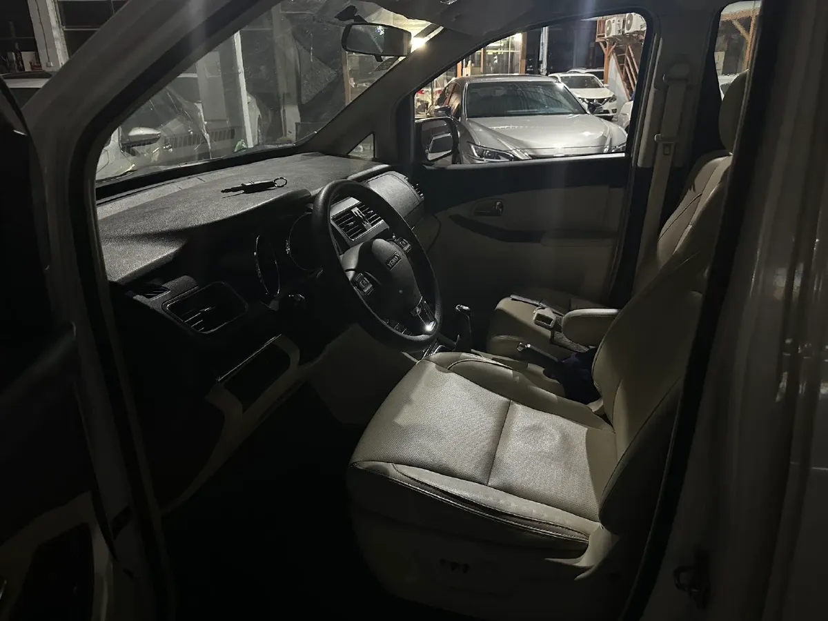 2018 Yema SiPaiKa 1.5L 112HP L4 5MT,autocango,china used car exporter,china ev exporter,chinese used car exporter,chinese used ev exporter