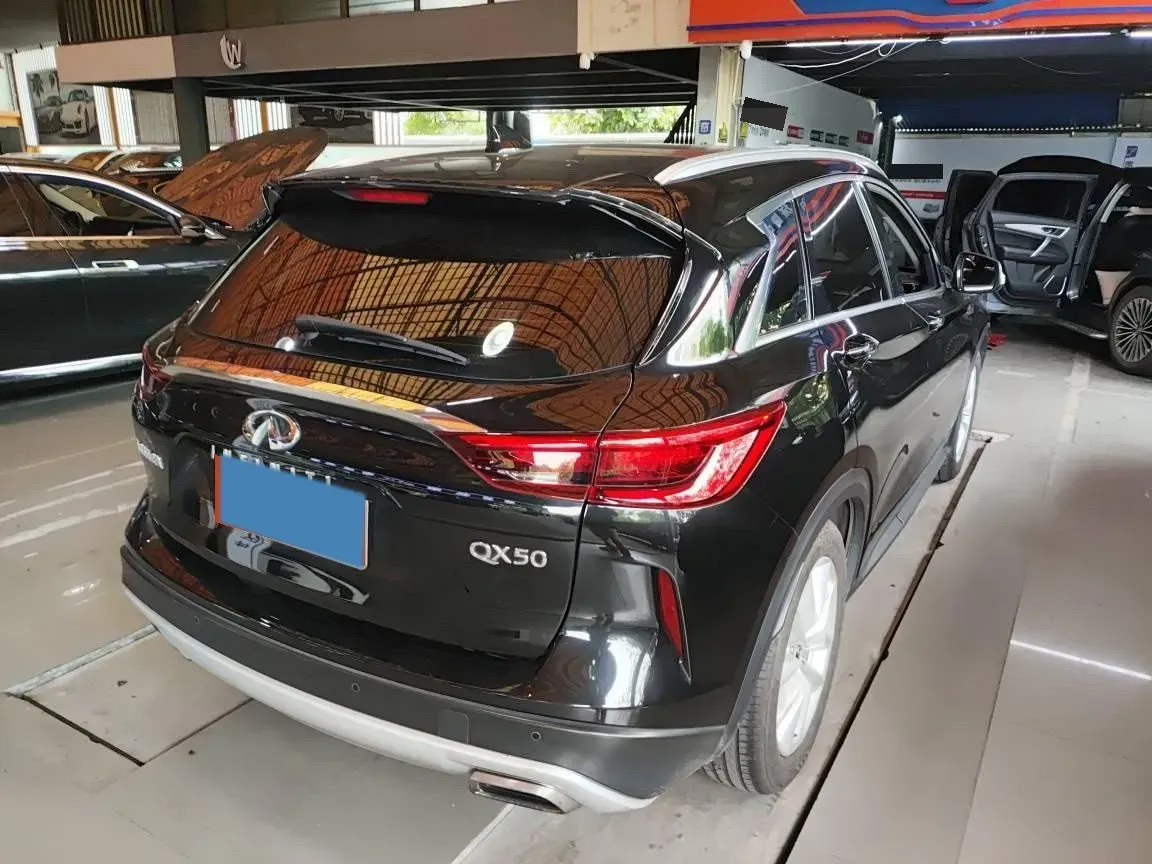 2018 Infiniti QX30 2.0T 211HP L4 7DCT,autocango,china used car exporter,china ev exporter,chinese used car exporter,chinese used ev exporter
