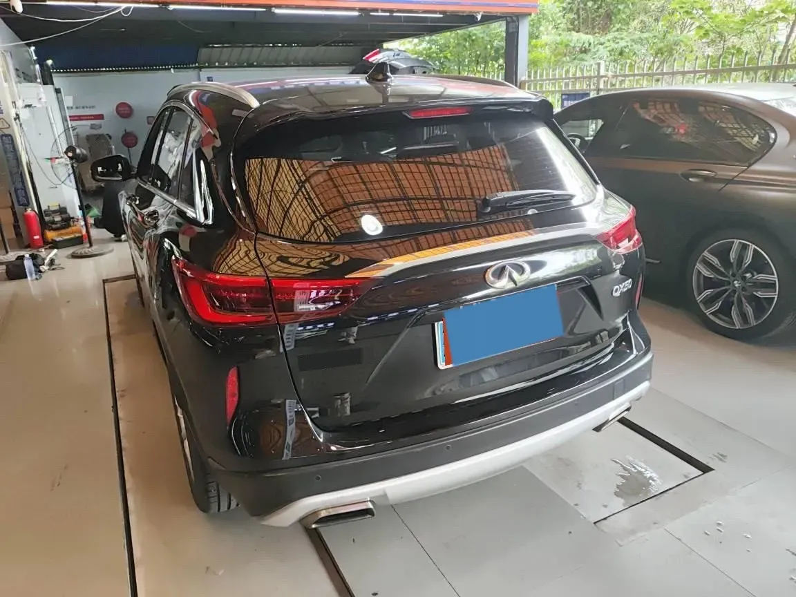 2018 Infiniti QX30 2.0T 211HP L4 7DCT,autocango,china used car exporter,china ev exporter,chinese used car exporter,chinese used ev exporter