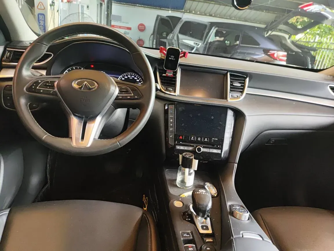 2018 Infiniti QX30 2.0T 211HP L4 7DCT,autocango,china used car exporter,china ev exporter,chinese used car exporter,chinese used ev exporter