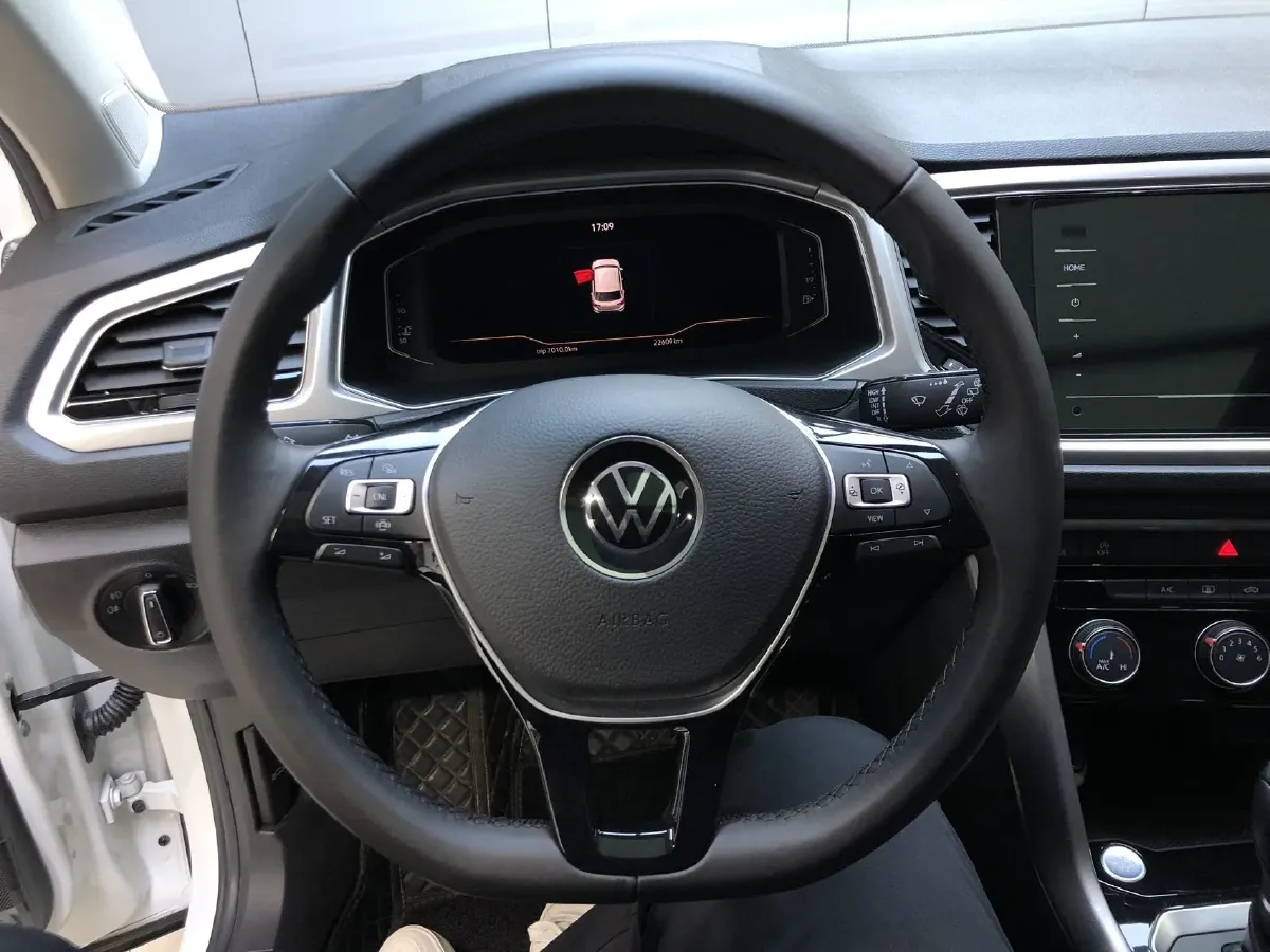 2022 Volkswagen T-Roc 1.4T 150HP L4 7DCT,autocango,china used car exporter,china ev exporter,chinese used car exporter,chinese used ev exporter
