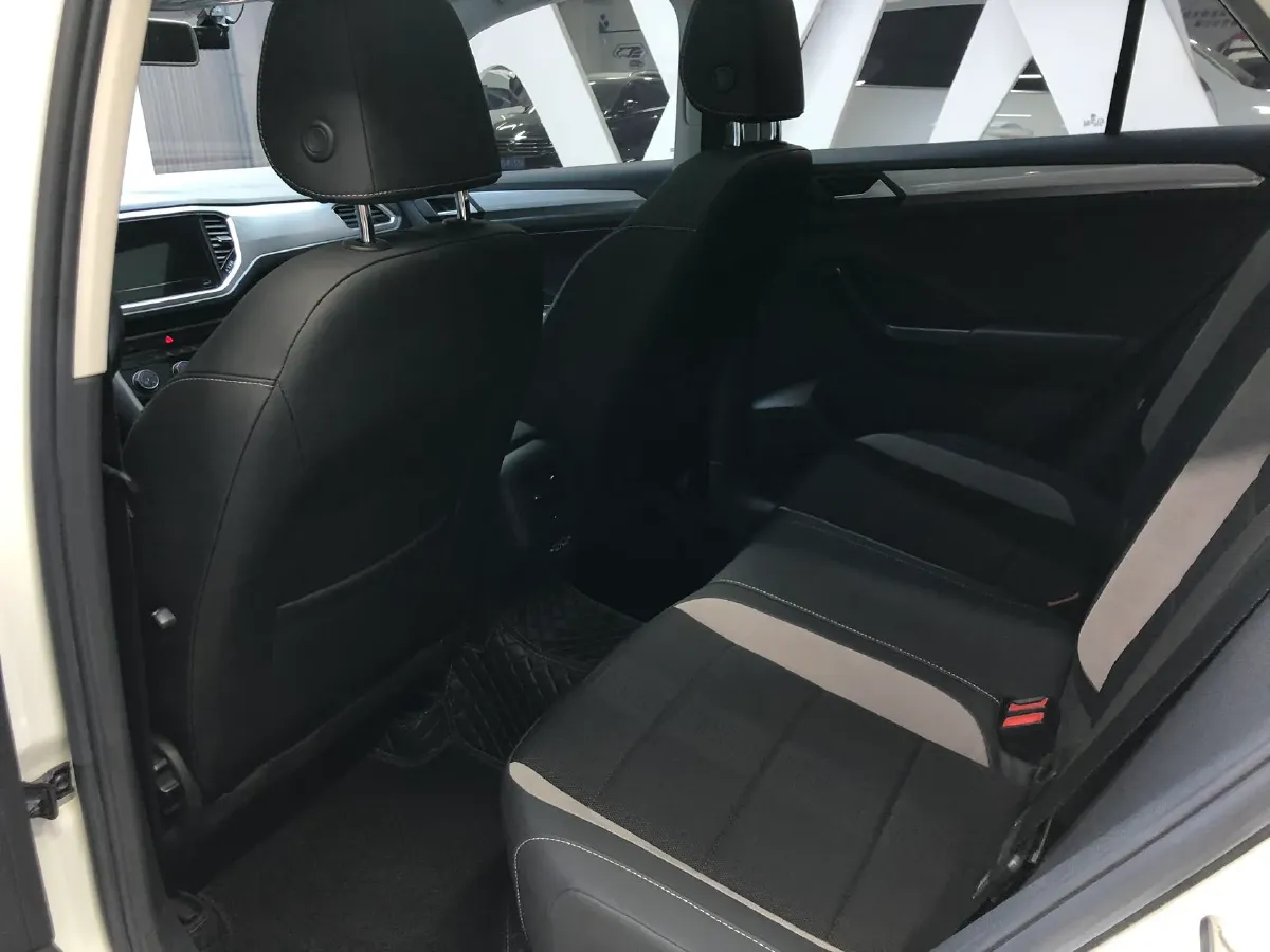 2022 Volkswagen T-Roc 1.4T 150HP L4 7DCT,autocango,china used car exporter,china ev exporter,chinese used car exporter,chinese used ev exporter